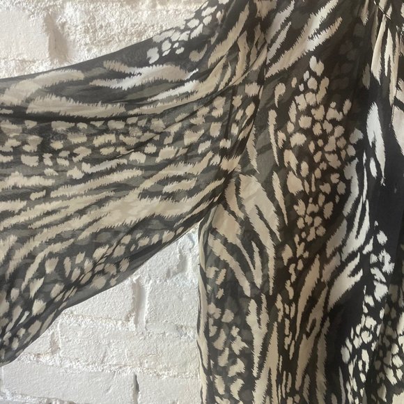 VERONICA BEARD PUFF SLEEVE ANIMAL PRINT TOP ~ SIZE 2 ~100%SILK PRINT - Picture 4 of 9
